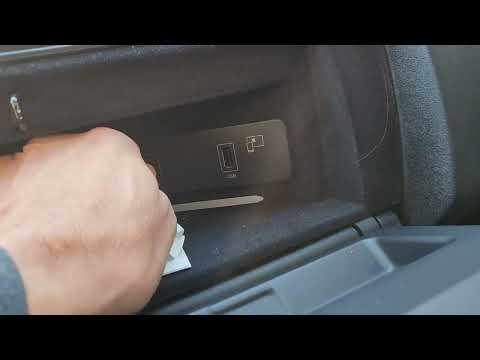 Land Rover LR4 2015 GPS Map Update Tutorial