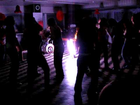 Komínová. Tématika. - Pilovatá slečna