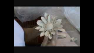 preview picture of video 'Capodimonte porcelain flowers'