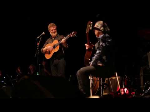 Glen Hansard & Javier Mas - Who By Fire (Leonard Cohen) - 25.11.2016 Berlin
