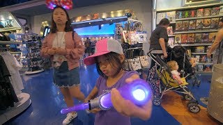 Disneyland Park - Speaking Malay has its advantage! (Episode 5b)