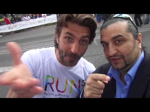 DANIELE LIOTTI E IL SALUTATORE DEL BLOG SALUTANO GLI AMICI DEL WEB