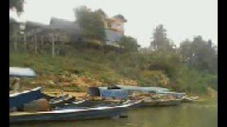 preview picture of video 'Cross the Mekong River from Houei Xai in Lao'