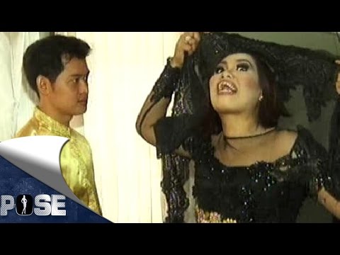 Pernikahan Elly Sugigi Tinggal Menghitung Hari - Pose (2/11)