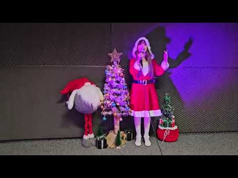 Wiktoria Lewicka, „All I Want For Christmas Is You”,  8–10 lat