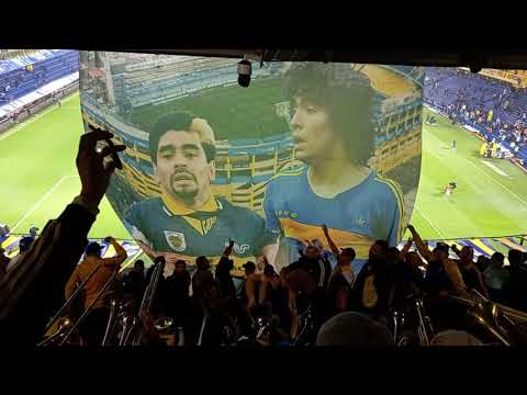 "Cuando se suspende el partido pero tenes la mejor hinchada del mundo y mete fiesta igual. Parte 1" Barra: La 12 • Club: Boca Juniors