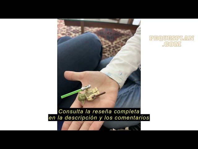Vídeo relacionado con LEGO Star Wars: Minifigura de Yoda con sable de luz y bastón
