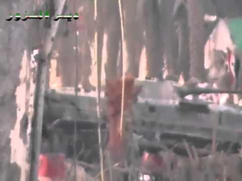 رصد دبابات النظام المتمركزة في حي الحويقة الغربية في مدينة دير الزور