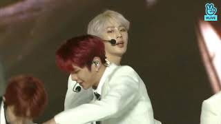 Download lagu 181106 MGA - WANNA ONE [ Light   Beautiful ] mp3