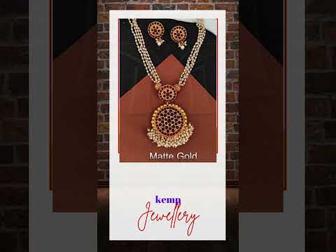 Clustered Pearl Full Stones Beautiful Matte Gold Polish Kemp Pendant Set