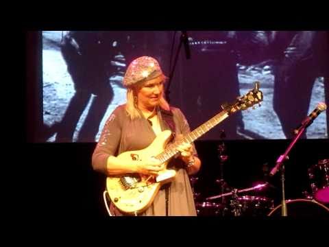 Jennifer Batten - Beat It solo (Live in Bucharest 2010)