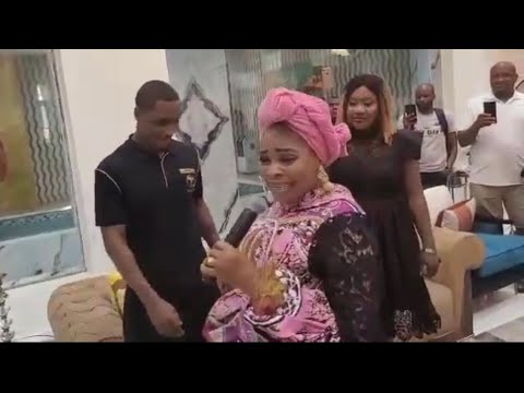 Tope Alabi singing for Footballer Jude Ighalo at his home. WATCH!