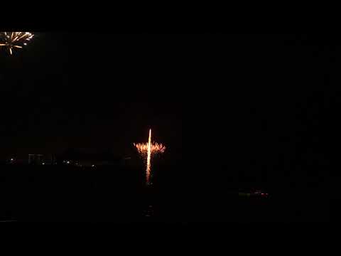 SS50-25 brocade crown tail w/ red glitter mine, Pyrotrade fireworks