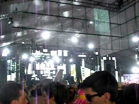 COACHELLA 2011 - A-Trak "Robot Rock" (part 1)