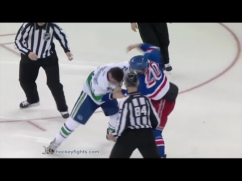 Alexandre Burrows vs Chris Kreider