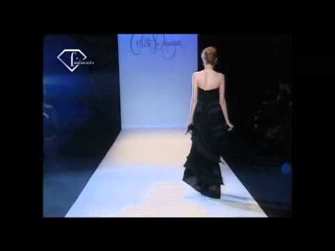 Milagros Schmoll loses her shoes during Collette Dinnigan Fall/Winter 2007-2008