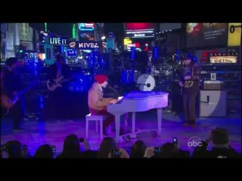 Justin Bieber sings Let It Be live on Times Square