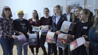 Alunos do Goethe Gymnasium projetam o novo calendário para Stadtwerke Weißenfels: um cheque de doação de 500 euros também será apresentado na apresentação da restauração do incêndio.
