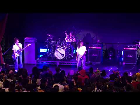 QWER (최애의 아이들) - Do you want a encore - Rockation Tour - Los Angeles 2025 4K