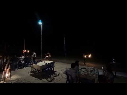 Hyggeligt ildshow mens vi spiser