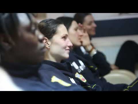 “Galben-albastrele” au parte de beneficiile apei Kangen