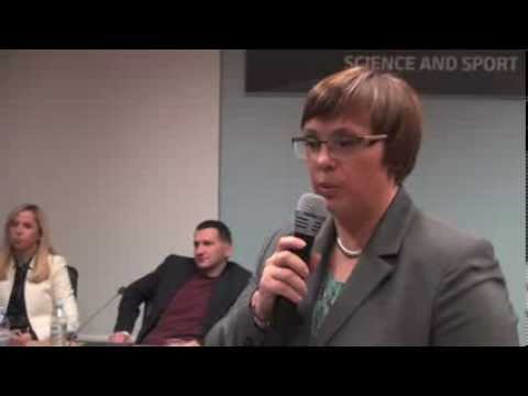 Okrogla miza - »Zasebnost po Snowdnu« - YouTube