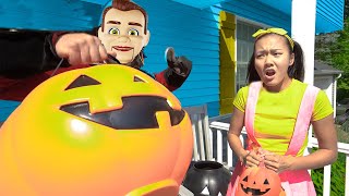 Easy Halloween Experiment Using DIY Costumes | Ellie Sparkles Goes Trick or Treating