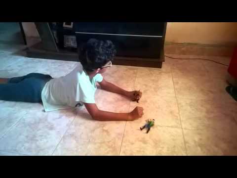 Fui brincar com meu boneco e olha iso