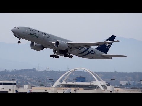Alitalia "Skyteam" Boeing 777-200ER [EI-DDH] Departing LAX.