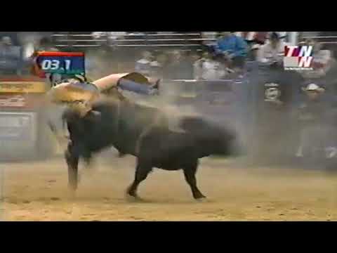 El Nino bucks Ty Murray - 01 PBR Finals