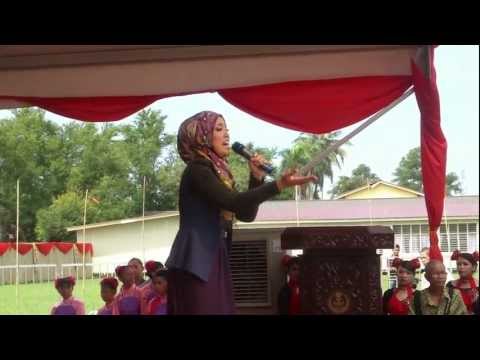 Shila Amzah singing Adele Rolling in the Deep in CNY Event in Gopeng