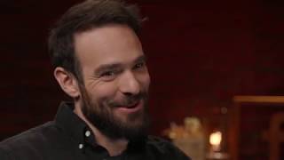 Suite  la sortie de la S3 de DD Charlie Cox rpond aux questions de fans lors d'un facebook live (VO)