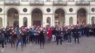 flash mob piazza vittorio torino- Ai Se Eu Te Pego