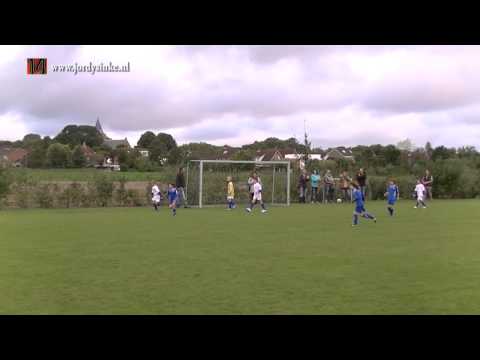 Voetbal Serooskerke F1 - Domburg F1  14 september 2013