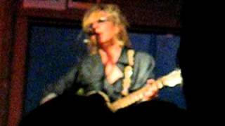Lucinda Williams - Somebody Somewhere Don't Know What He's Missing Tonight
