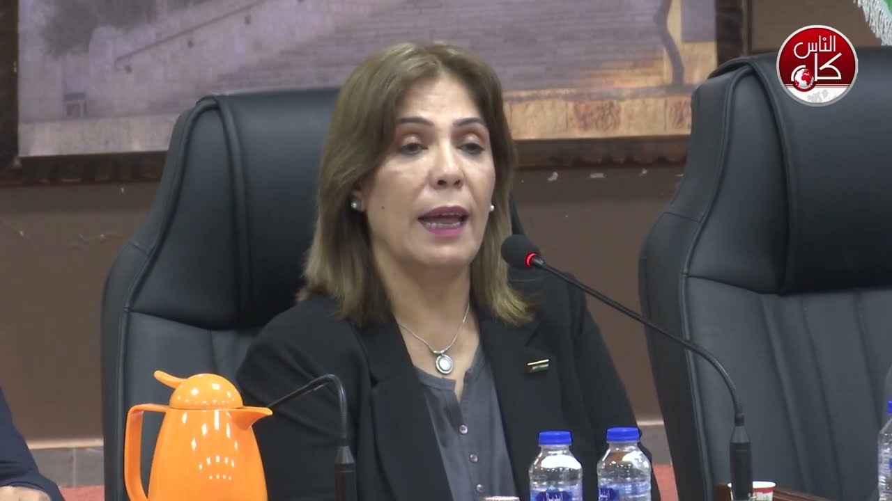 محافظ طولكرم مصطفى طقاطقة ووزيرة شؤون المرأة منى الخليلي يناقشان مجموعة من القضايا