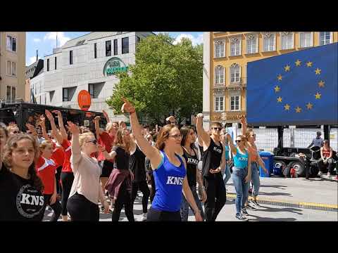 Flashmob beim Europatag 2018 auf dem Münchner Marienplatz