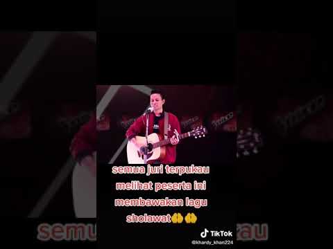 wow😲 suaranya merdu banget sampai semua juri kaget