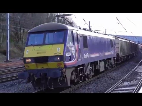 47826/47760 passing 90024 at Lancaster 11th December 2015