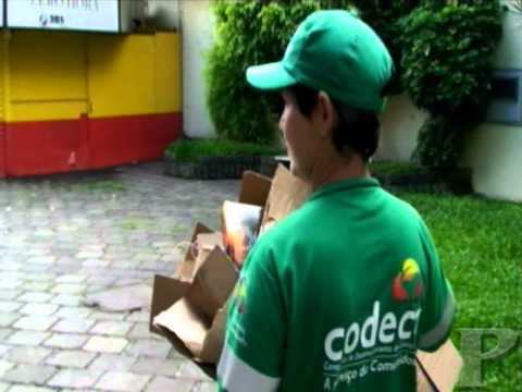 Varredora da Codeca comenta sobre o lixo nas ruas de Caxias