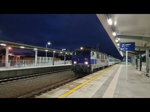EP09-041 + IC LWÓW EXPRESS z Przemyśla Gł. do Wrocławia Gł., mija stację Rzeszów Zachodni 05.11.2021