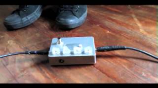 Video thumbnail for RECOVERY EFFECTS "GRIZZLED MIGHTY" ULTIMATE LOW-END FUZZ PEDAL DEMO by recoverysounds