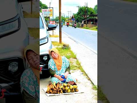 She Was Asleep While Selling Food… But What He Did Left Her Shocked 😳💸