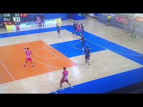 Gol rukometaša Vojvodine sa pola terena protiv Crvene zvezde