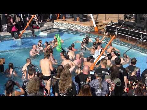 Arch Enemy - Ravenous @Full Metal Cruise III