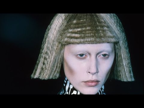 Givenchy Fall/Winter 1999 FULL SHOW