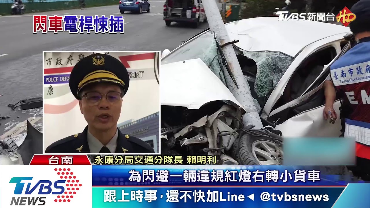傻眼!閃違規右轉貨車 男失控撞斷電桿