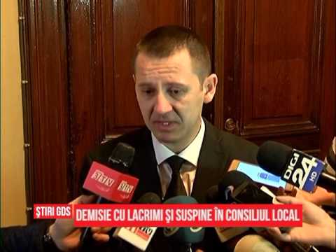 Demisie cu lacrimi şi suspine în Consiliul Local