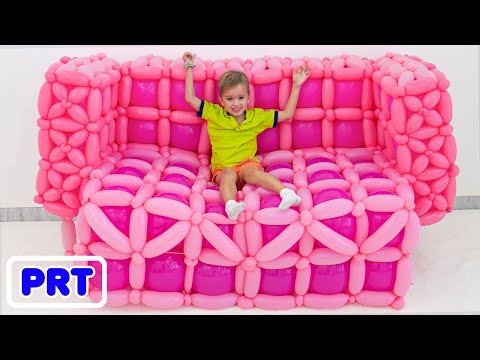 Vlad e Nikita fazem brinquedos com balões e se divertem com a mãe