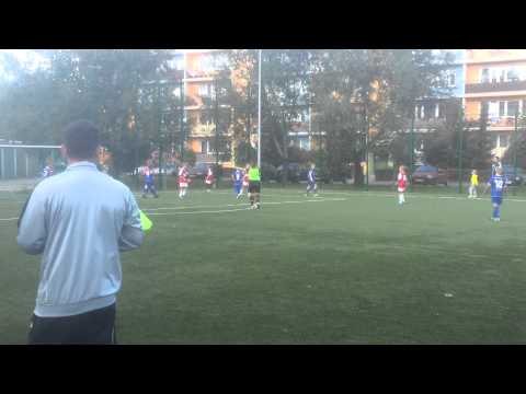 Końcówka meczu Pelikan I Łowicz - Mazowia I Rawa Mazowiecka mecz w Orliku 21.09.2013